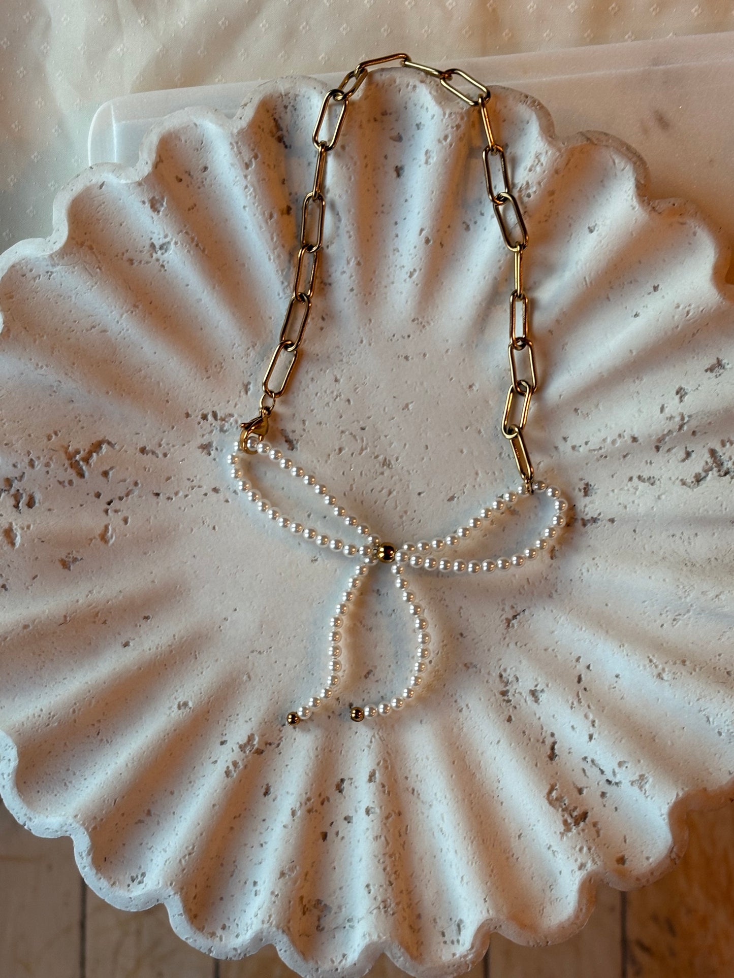 Pearl Bow Choker